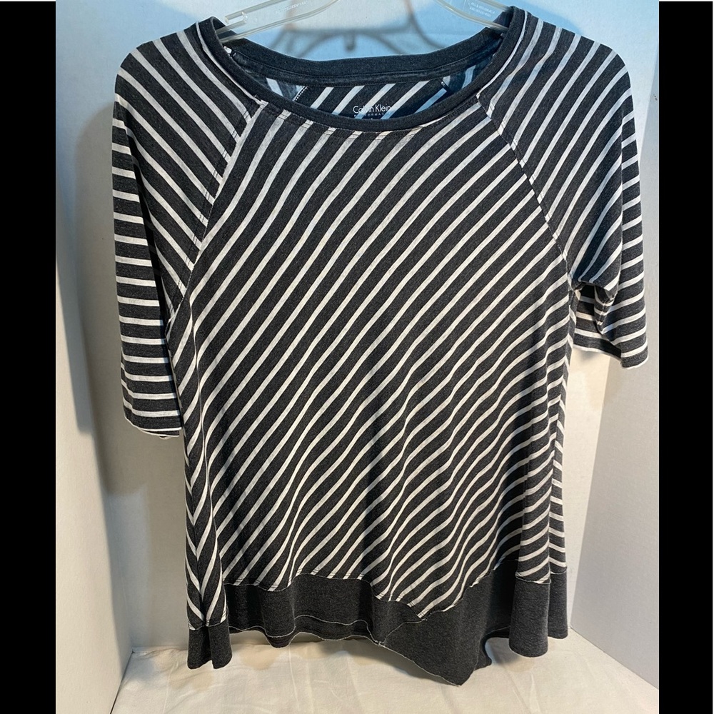 Ladies size Large Calvin Klein Performance Top